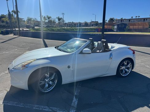 Used 2010 Nissan 370Z Touring w/ Sport Pkg image 12