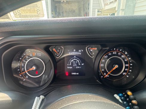 Used 2025 Jeep Gladiator Sport AWD/4WD image 19