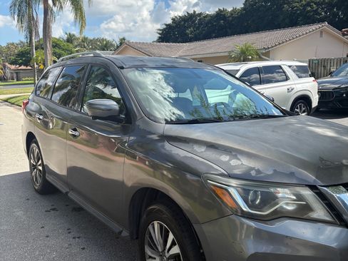 Used 2017 Nissan Pathfinder SL image 6