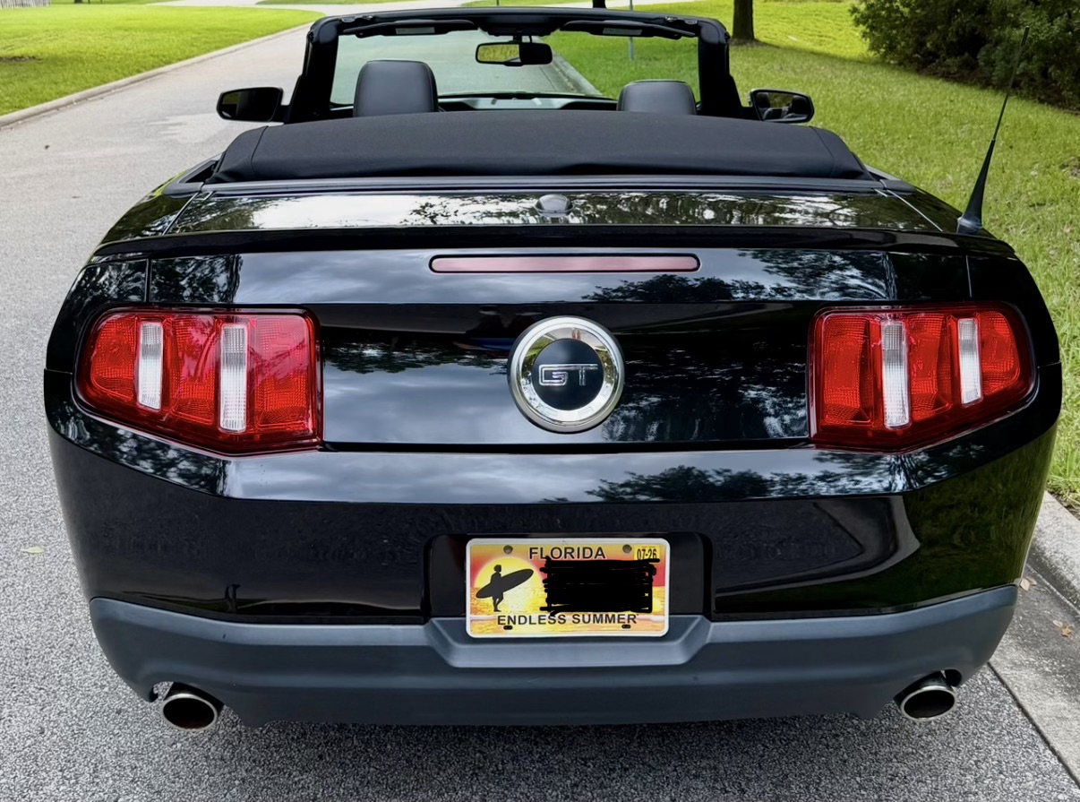 Used 2010 Ford Mustang GT Premium RWD image 9