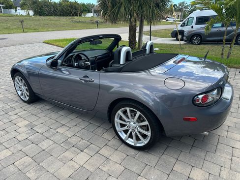 Used 2007 MAZDA MX-5 Miata Grand Touring w/ Premium Pkg image 10