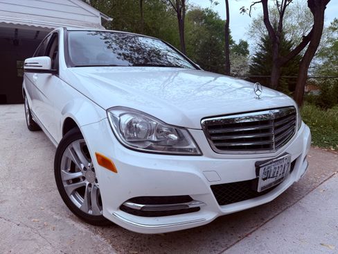 Used 2014 Mercedes-Benz C 300 4MATIC Sedan image 1