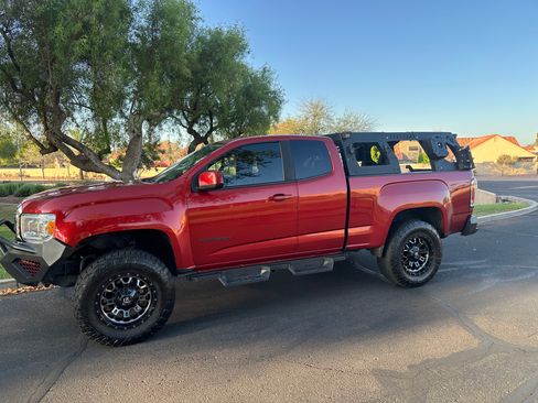 Used 2015 GMC Canyon SLE RWD image 1