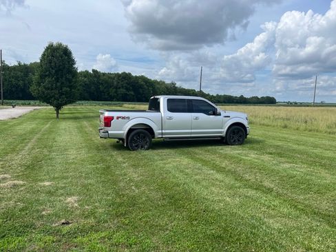 Used 2019 Ford F150 Lariat w/ Equipment Group 502A Luxury AWD/4WD image 2