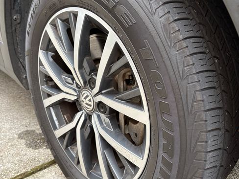 Used 2019 Volkswagen Tiguan SE w/ Panoramic Sunroof Package image 18