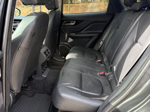 Used 2019 Jaguar F-PACE Premium image 14