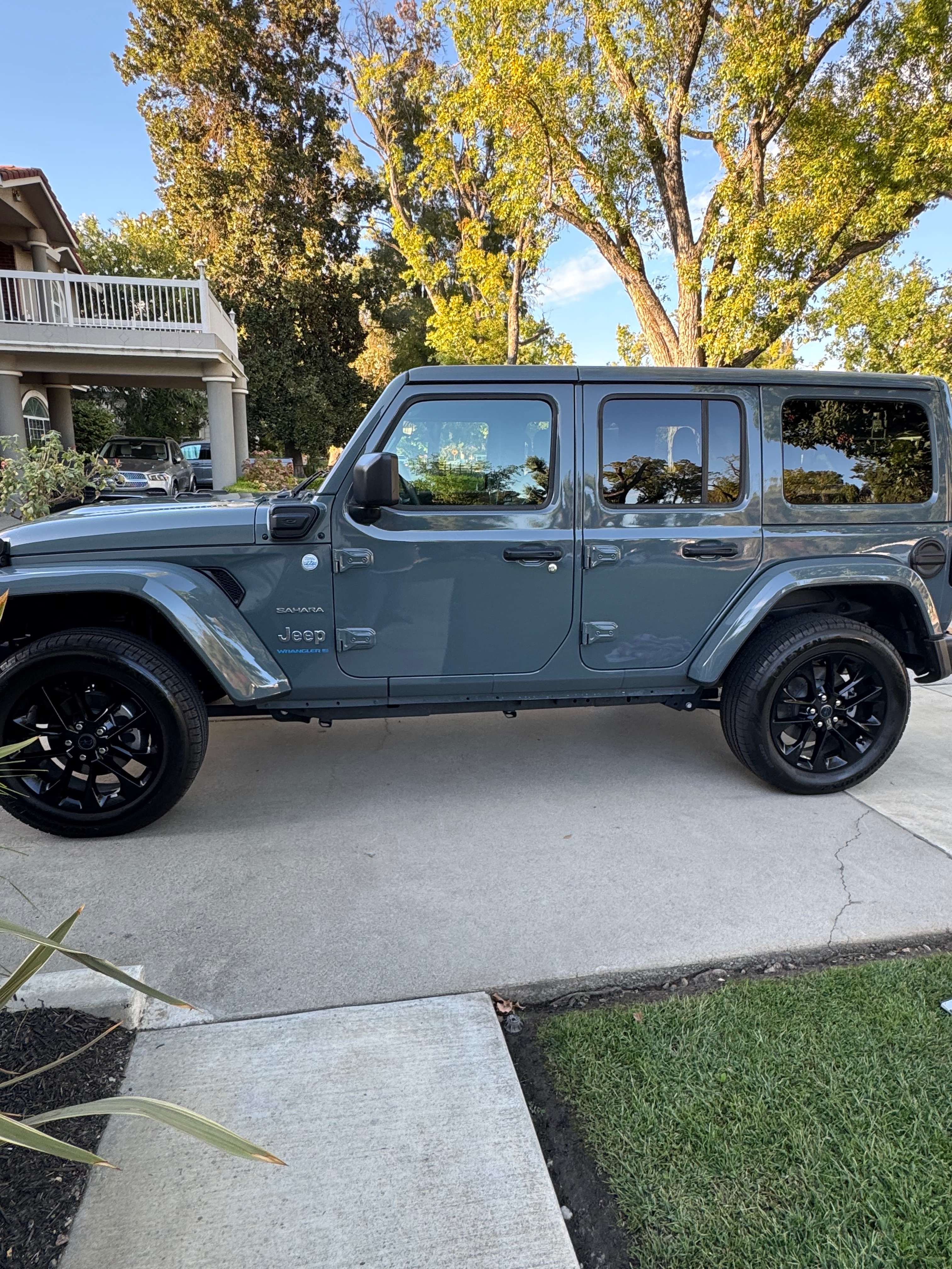 Used 2024 Jeep Wrangler Unlimited Sahara AWD/4WD image 1