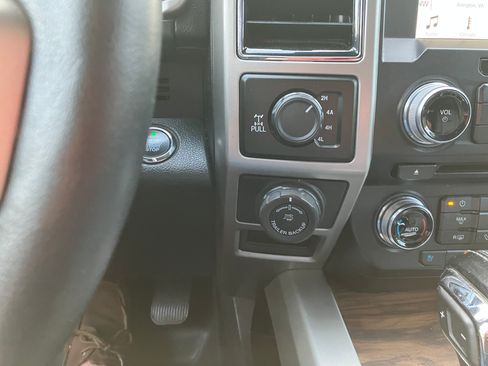 Used 2018 Ford F150 Lariat w/ Equipment Group 502A Luxury AWD/4WD image 25
