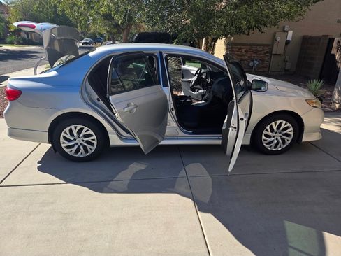 Used 2010 Toyota Corolla image 11