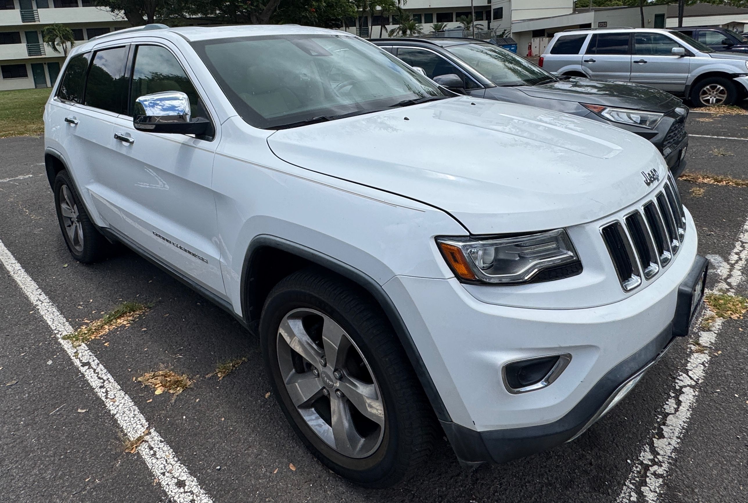 Used 2014 Jeep Grand Cherokee Limited w/ Luxury Group II RWD image 4