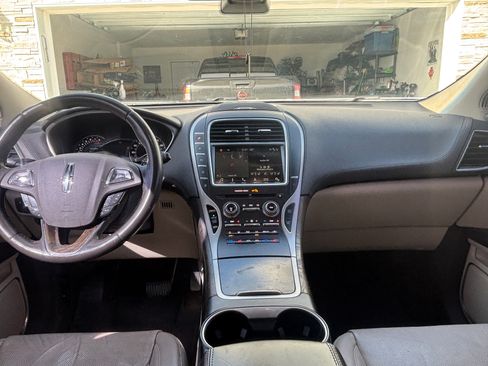 Used 2017 Lincoln MKX Reserve w/ Lincoln MKX Climate Package image 11