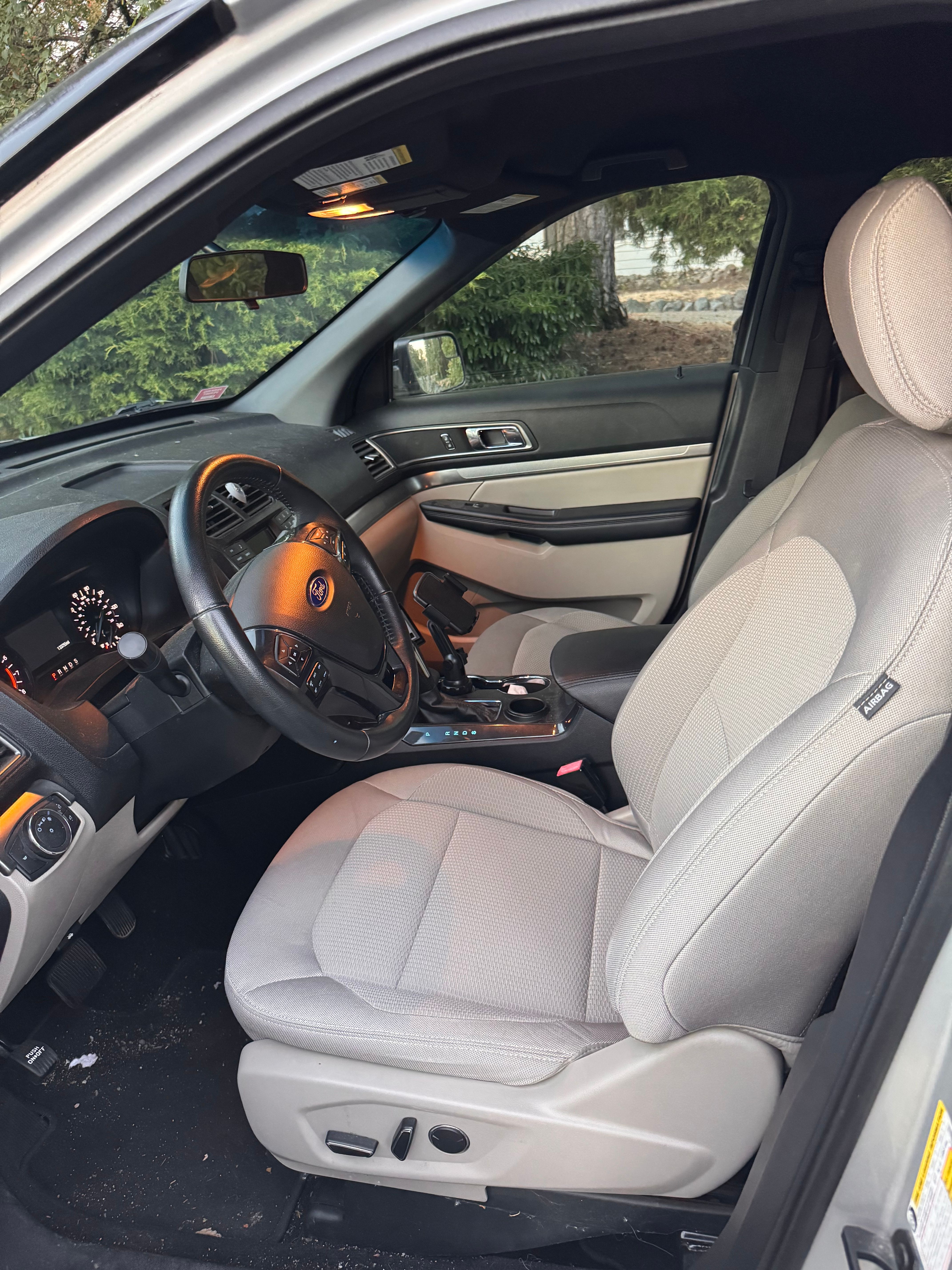 Used 2018 Ford Explorer XLT FWD image 4