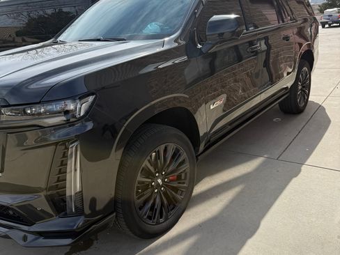 Used 2024 Cadillac Escalade ESV V w/ LPO, ONYX Package image 1