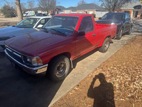 Used 1992 Toyota Pickup Deluxe image 1