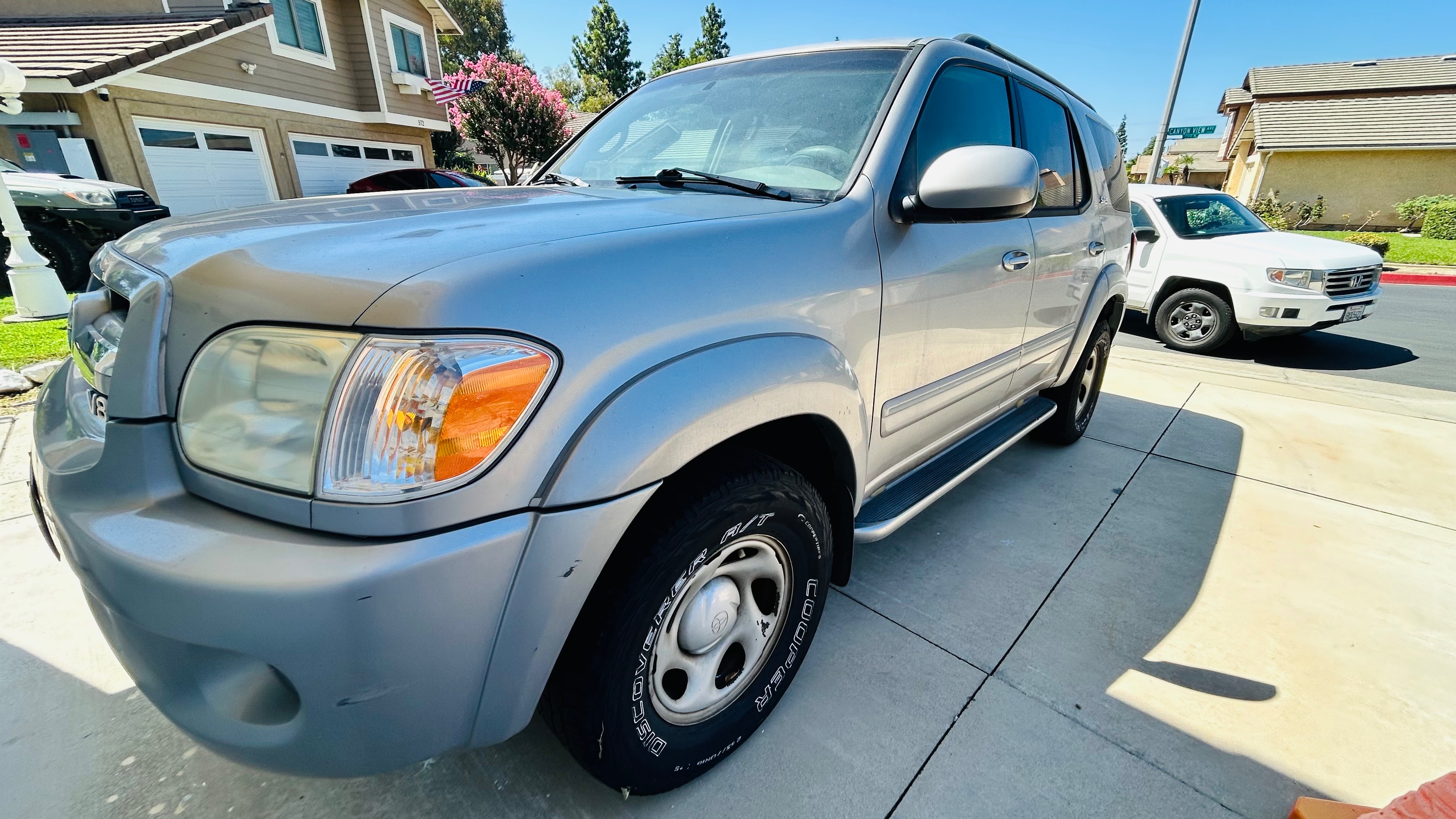 Used 2006 Toyota Sequoia SR5 w/ Towing Pkg RWD image 1