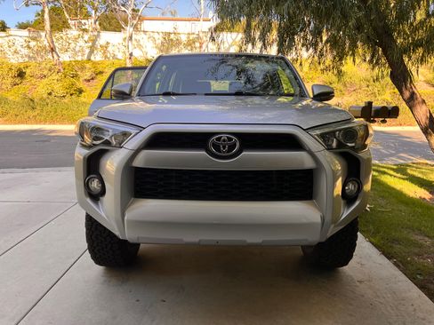 Used 2016 Toyota 4Runner SR5 Premium image 4