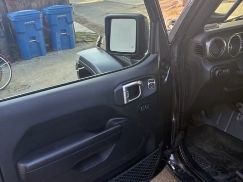 Used 2018 Jeep Wrangler Sport image 14