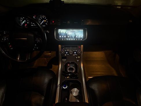 Used 2017 Land Rover Range Rover Evoque SE image 14