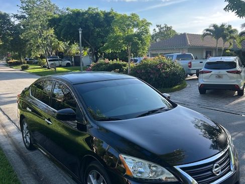Used 2014 Nissan Sentra SR w/ SR Driver Package FWD image 4