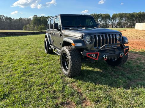 Used 2019 Jeep Wrangler Unlimited Sport S AWD/4WD image 6