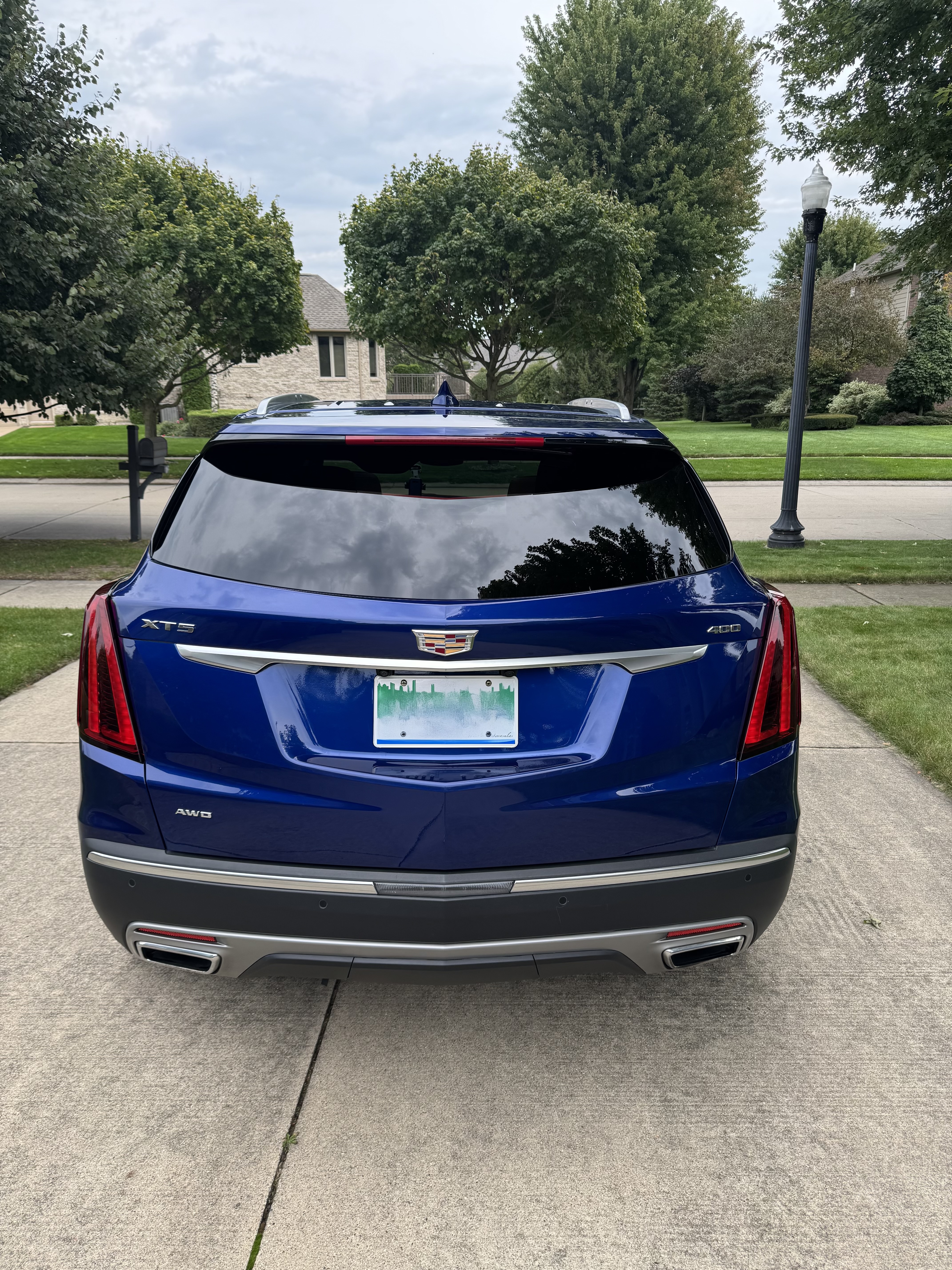 Used 2023 Cadillac XT5 Premium Luxury AWD/4WD image 2