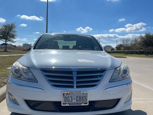 Used 2012 Hyundai Genesis 4.6 image 12