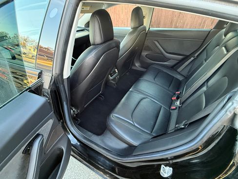 Used 2018 Tesla Model 3 Mid Range image 11