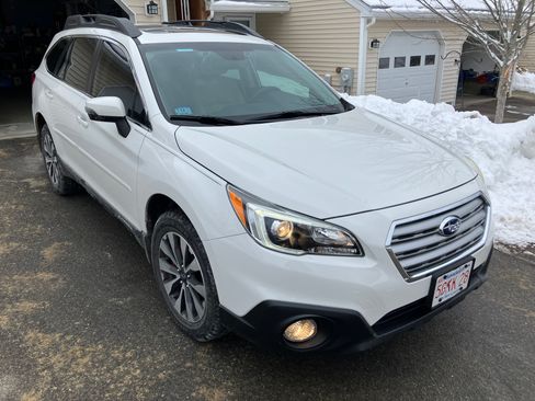 Used 2016 Subaru Outback 2.5i Limited image 2
