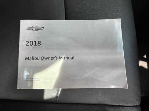 Used 2018 Chevrolet Malibu LT w/ Leather Package FWD image 12