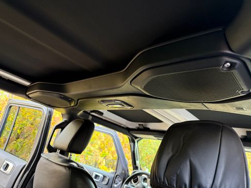 Used 2021 Jeep Wrangler Unlimited Sahara image 10