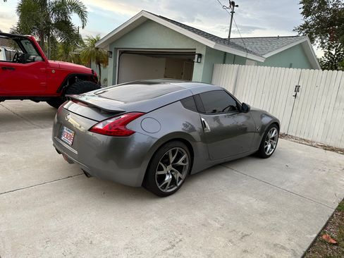 Used 2015 Nissan 370Z Coupe RWD image 5