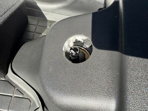 Used 2015 Nissan 370Z Touring image 8