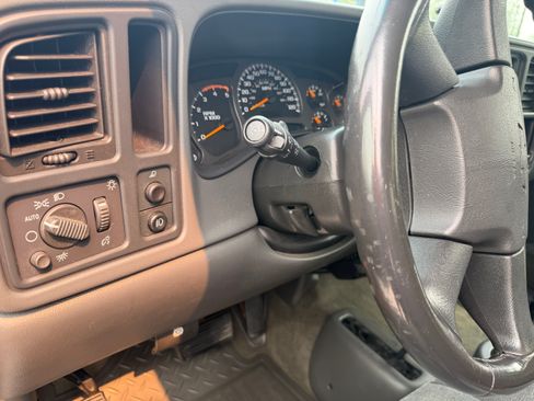 Used 2004 Chevrolet Silverado 3500 LS w/ Heavy-Duty Power Package AWD/4WD image 15