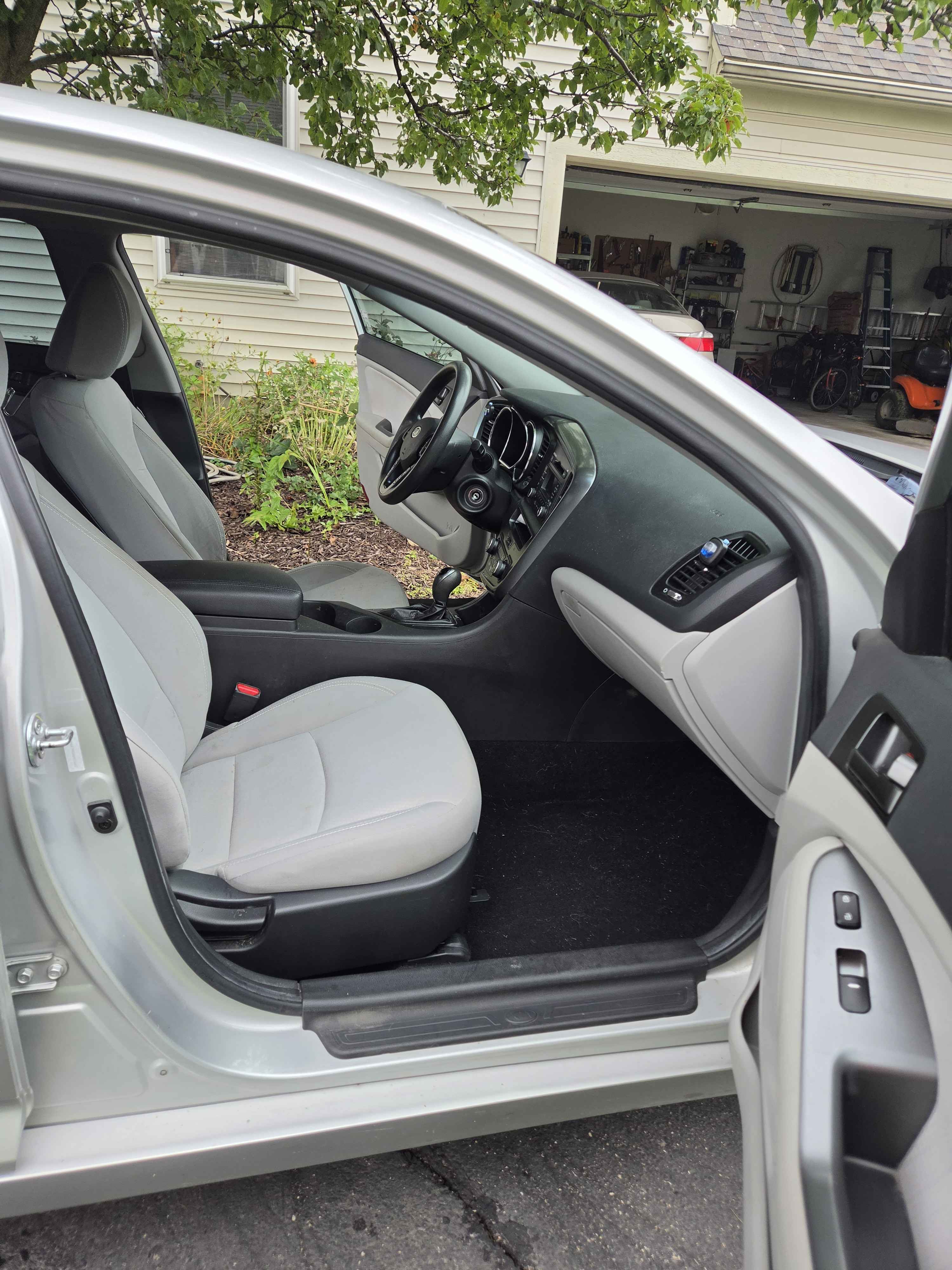 Used 2012 Kia Optima LX FWD image 15