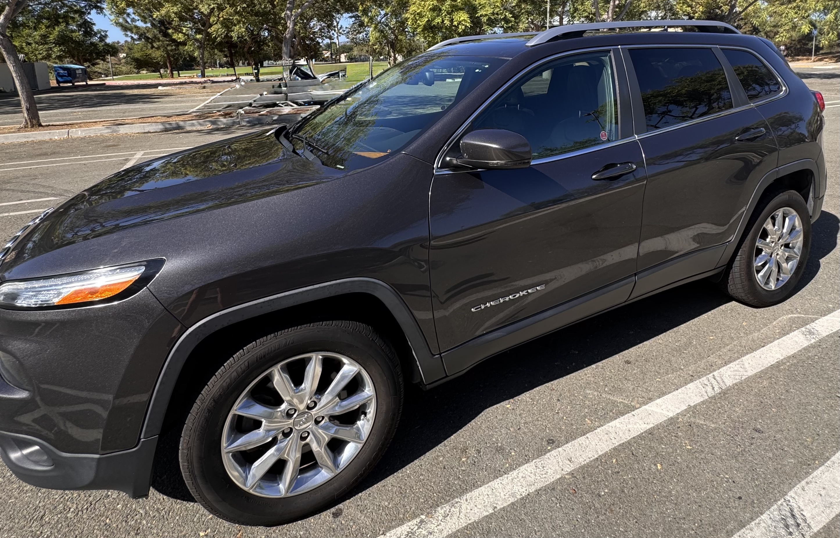 Used 2016 Jeep Cherokee Limited w/ Luxury Group AWD/4WD image 1