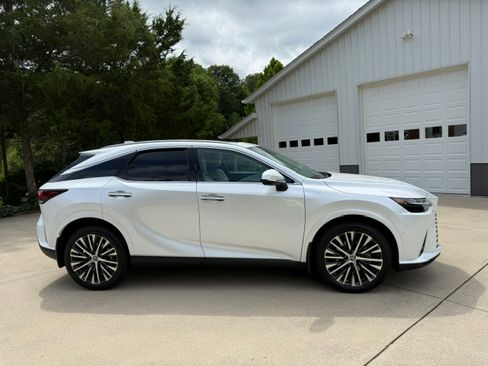 Used 2024 Lexus RX 350 Premium Plus w/ Convenience Package AWD/4WD image 4