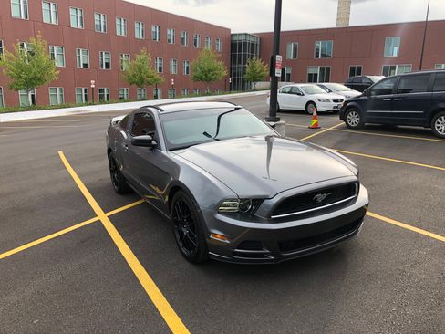 Used 2013 Ford Mustang Coupe RWD image 2