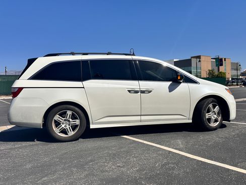 Used 2013 Honda Odyssey Touring Elite image 2