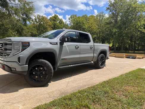 Used 2024 GMC Sierra 1500 AT4 w/ Technology Package image 2