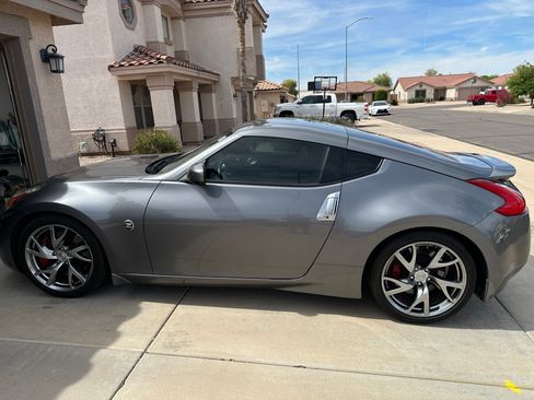 Used 2017 Nissan 370Z Sport Coupe 2D image 2