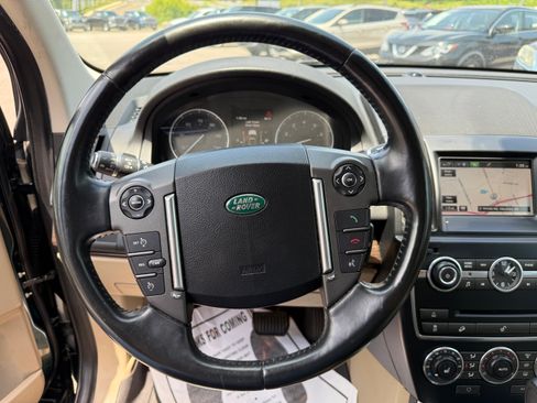 Used 2015 Land Rover LR2 HSE image 6