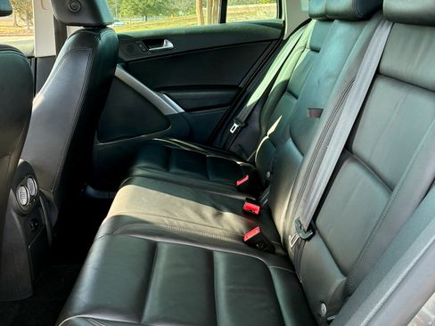 Used 2010 Volkswagen Tiguan SE image 17