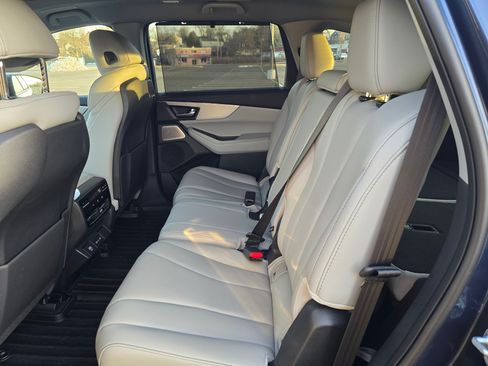 Used 2025 Acura MDX SH-AWD w/ Technology Package image 9