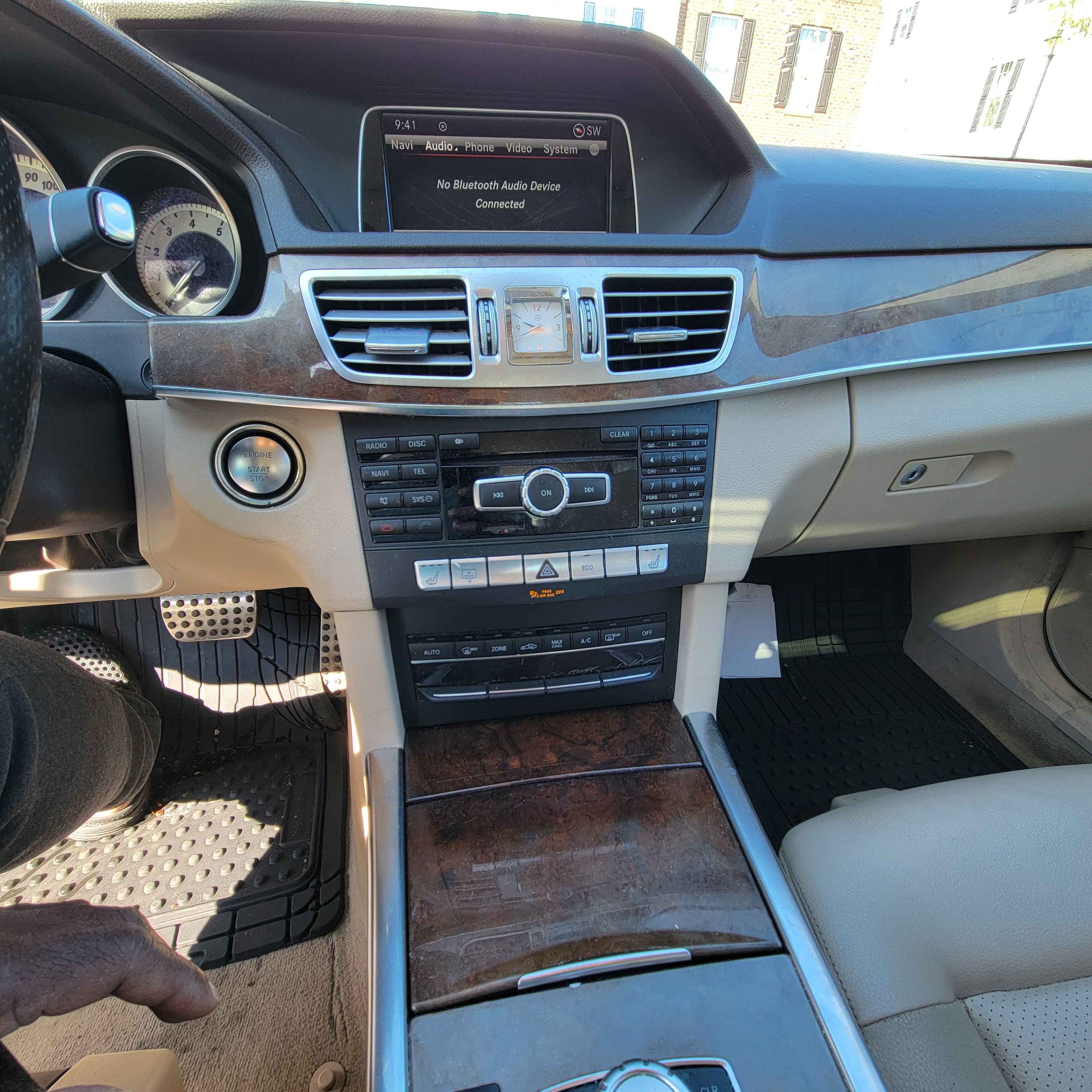 Used 2014 Mercedes-Benz E 350 4MATIC Sedan image 4