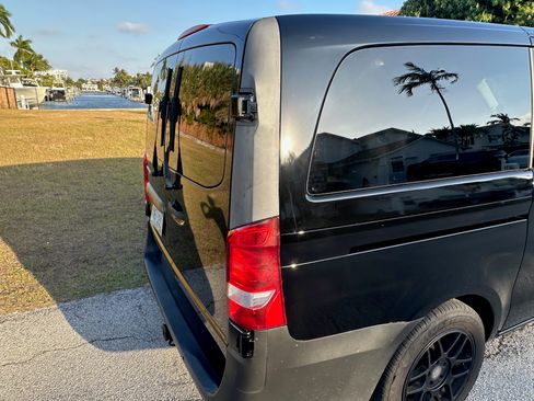 Used 2019 Mercedes-Benz Metris Passenger image 13