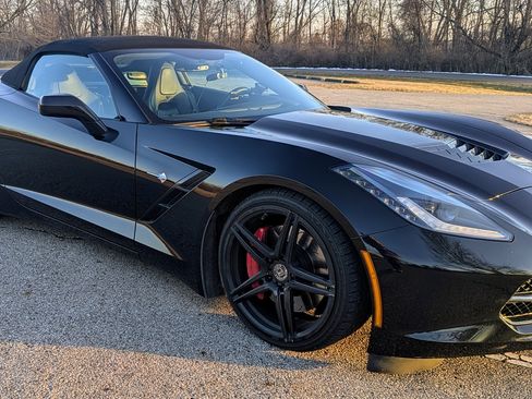Used 2014 Chevrolet Corvette Stingray Convertible w/ 2LT Preferred Equipment Group image 4