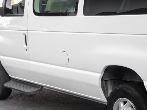 Used 2013 Ford E-350 and Econoline 350 XLT RWD image 12