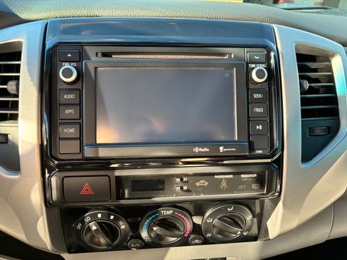 Used 2014 Toyota Tacoma PreRunner image 18