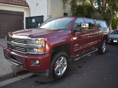 Used 2015 Chevrolet Silverado 2500 High Country w/ Duramax Plus Package AWD/4WD image 2
