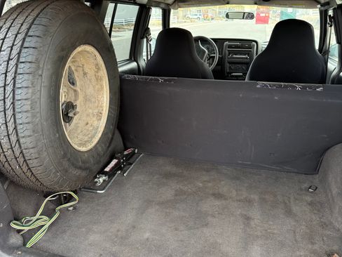 Used 2000 Jeep Cherokee Sport image 4